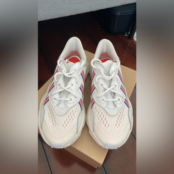 Adidas Ozweego (eur womens size 37.5) - Picture 2 of 5